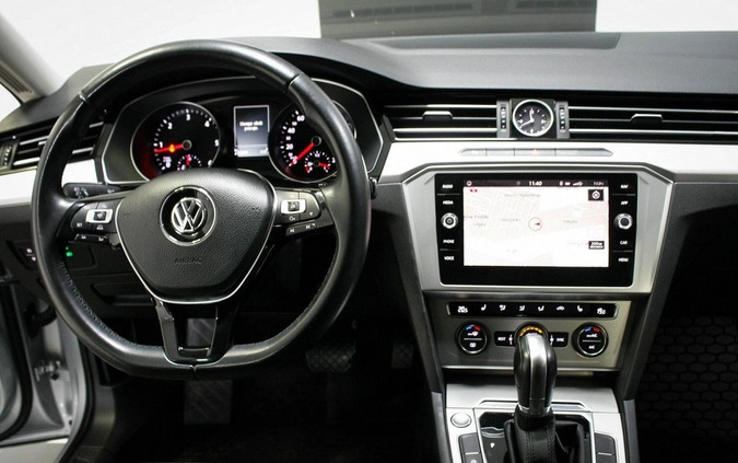 Volkswagen Passat cena 63900 przebieg: 261000, rok produkcji 2018 z Piła małe 191